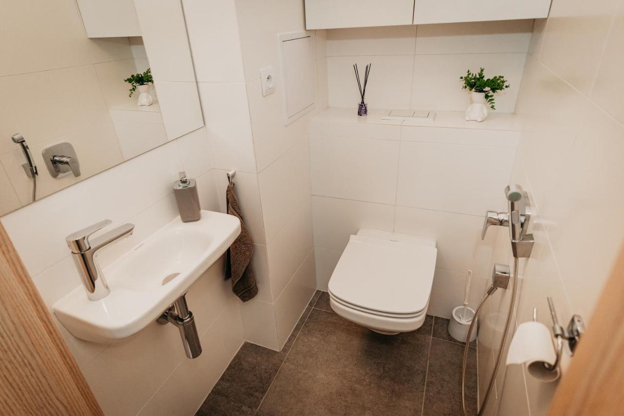 Old Town City Center Apartment 2 - Private Parking Included Caşonia Exterior foto