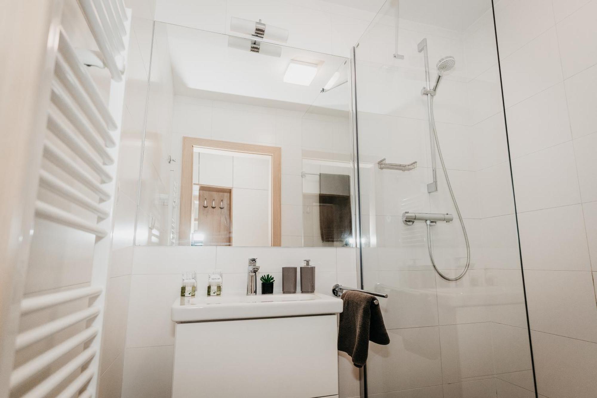 Old Town City Center Apartment 2 - Private Parking Included Caşonia Exterior foto
